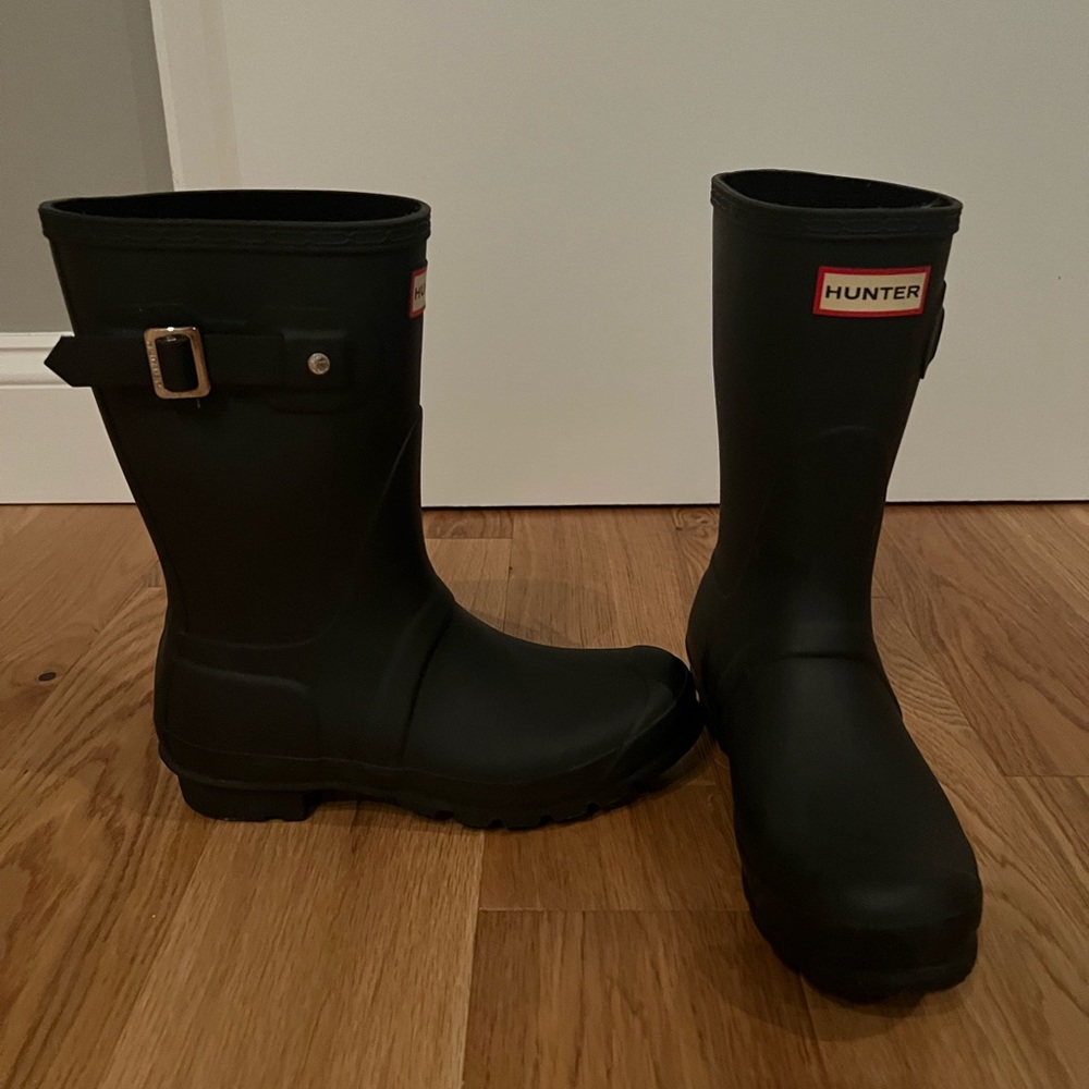 Hunter Women's Original Short Matte Black Buckle Strap Rain Boots size 7